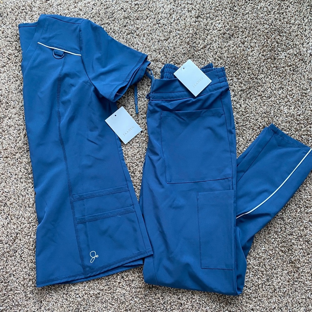 Jaanuu Navy Blue Charge set. Small. NWT